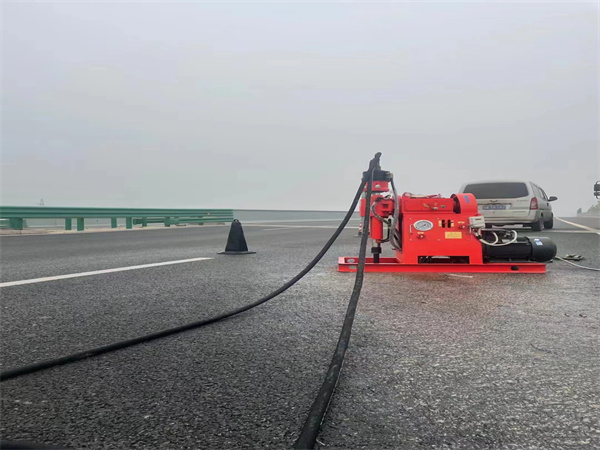 毛阳镇马路路基路面开裂下沉注浆加固灌浆